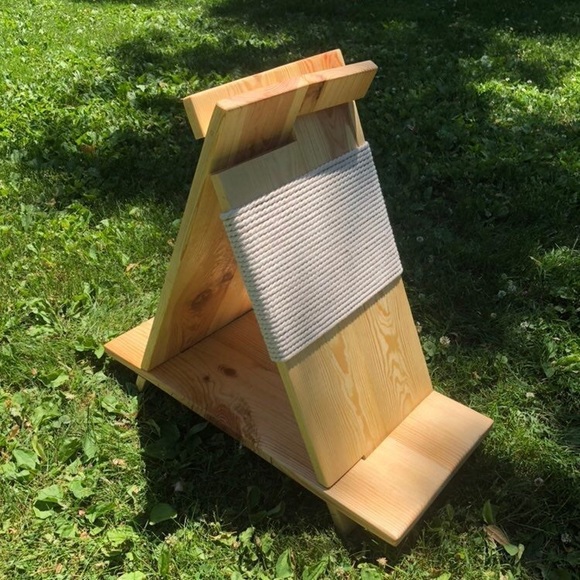 Cat scratching post — handcrafted from Etsy - Picture 2 of 3